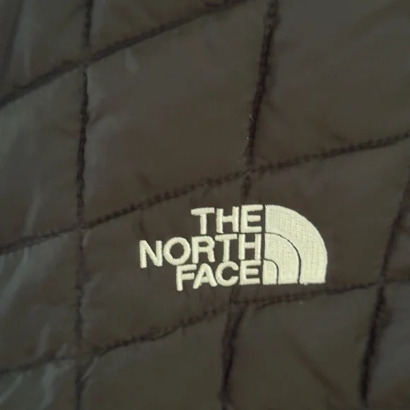 The North Face Women's Black Quilted Vest - Picture 4 of 8